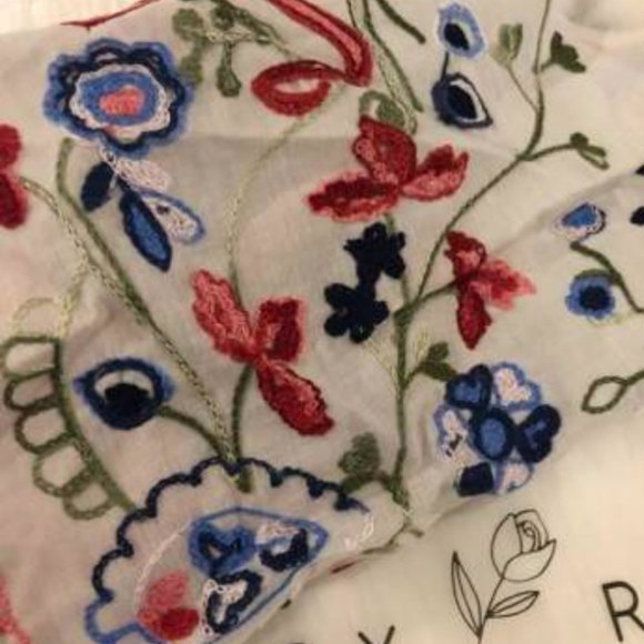 Floral Embroidery Blouse - Picture 5 of 6